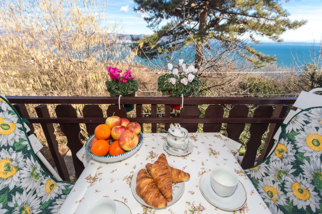 Comfy And Warm Ap With Balcony Surrounded With Beautiful Nature Ловран Екстериор снимка